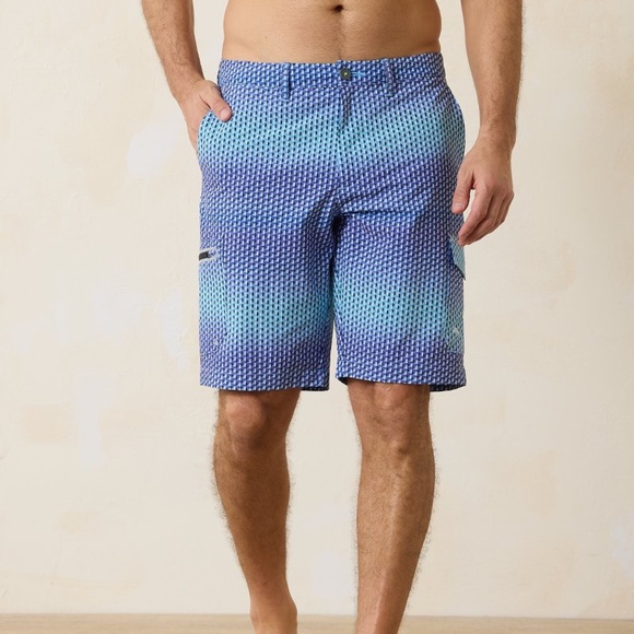 Tommy Bahama Cayman Isles Ombre 10 Inch Hybrid Shorts - Picture 2 of 8